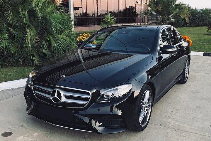Departure Transfer from Dubai to Dubai Airport DXB in Private Car/Van