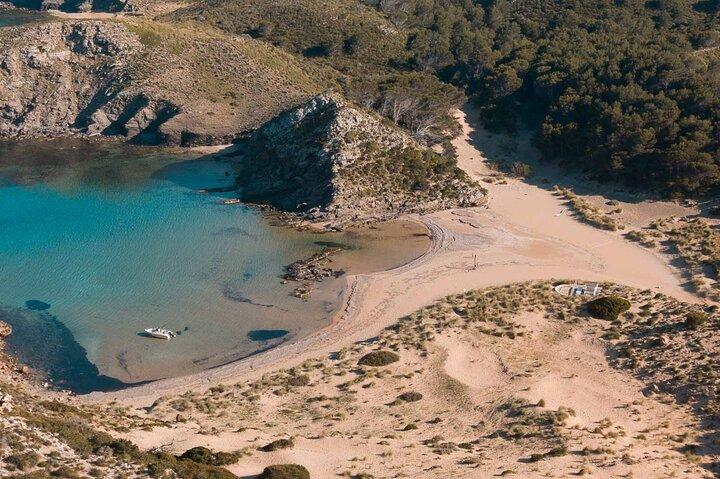 Speedboat excursion through the coves of northern Menorca
