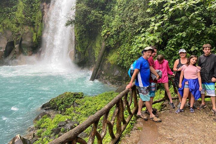 La Fortuna: Rio Celeste Waterfall, Tubing & Lunch Tour