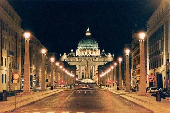 Private Transfer from Rome Hotels to Vatican or Colosseum