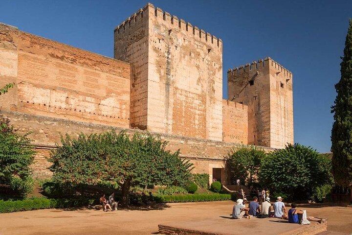 Alhambra tour with Generalife Palace and gardens