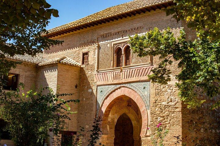Alhambra tour with Generalife Palace and gardens