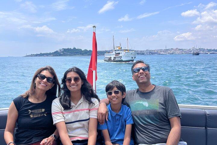 Bosphorus Cruise on Luxury Yacht with Guide & Asian Side Stop