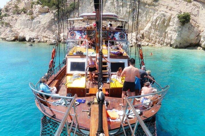 A Day's 3-Island Cruise Tour with Transfer