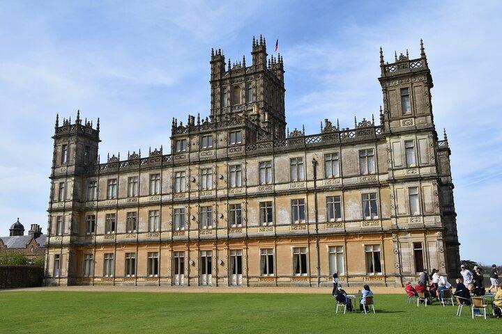 London: Private Downton Abbey Tour By Black Cab With Lunch Stop