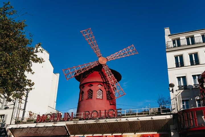 Paris: Montmartre Walking Tour with an Expert Guide
