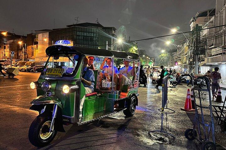 Bangkok Night Tour: Food, Temple & Tuk Tuk