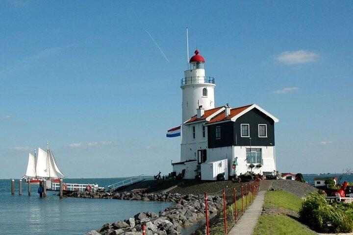 Volendam: E-bike rental with suggested countryside- and fisherman village route