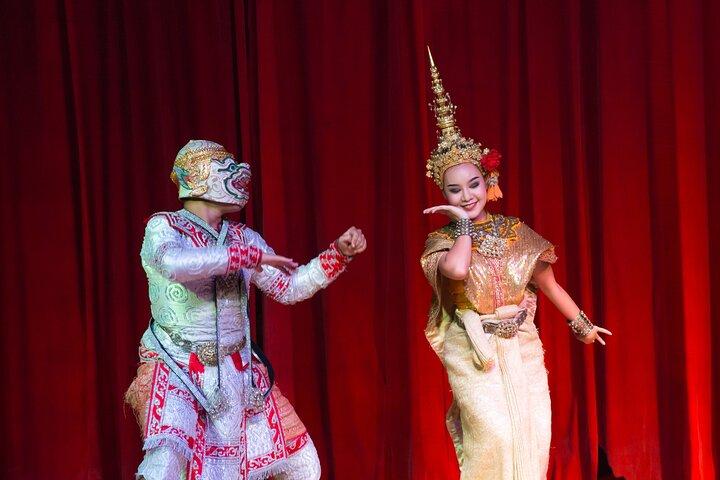 Nopparat’s Traditional Thai Dinner & Dance