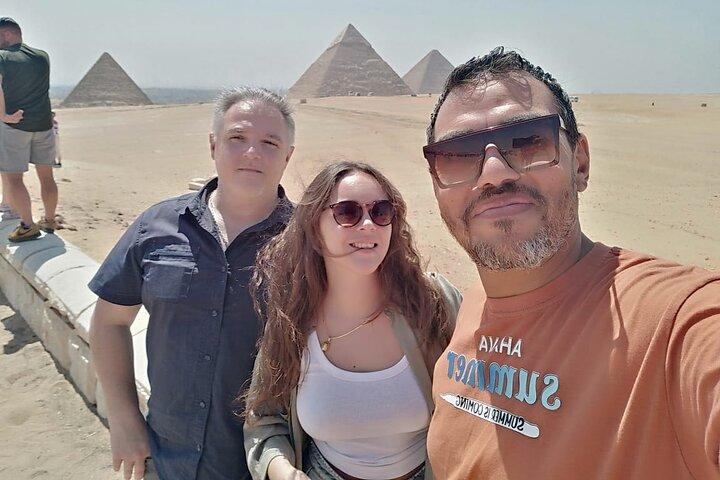 Cairo 8 Hour Private Tour of Pyramids, Egyptian Museum and Bazaar