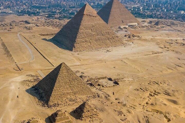 Private Full Day Tour to Giza Pyramids with Pickup and Lunch