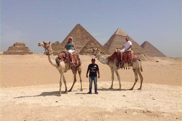 Private Full Day Tour to Giza Pyramids with Pickup and Lunch