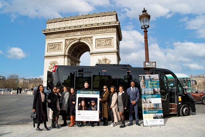3h Gourmet and Guided Tour in Paris by Premium Bus