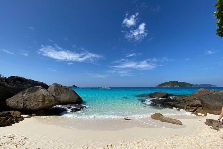 Similan Islands Day Trip by Speedboat from Khaolak/Phuket