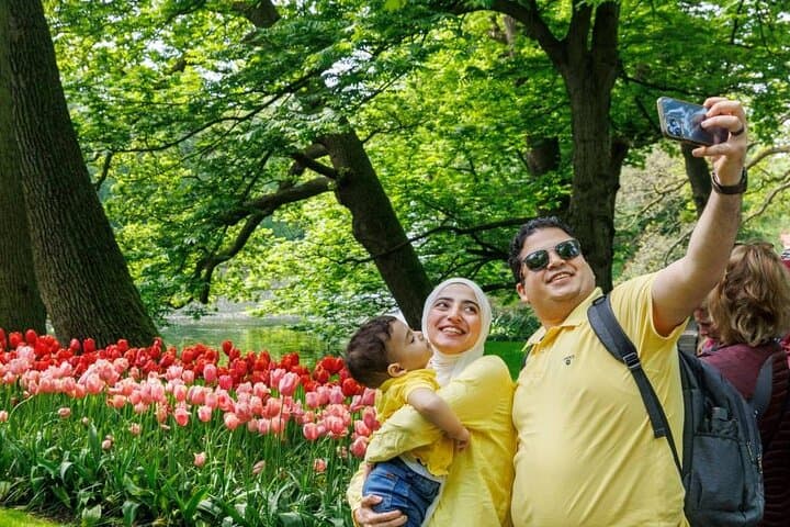 From Amsterdam: Keukenhof Gardens & Windmill Cruise Tour