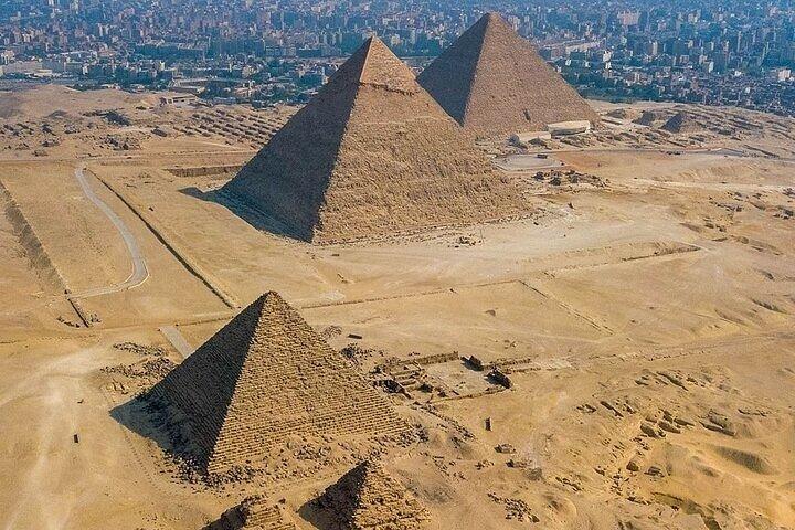 Day Tour Giza Pyramids and Khafre's Pyramid