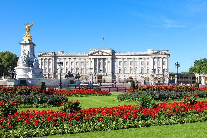 Exclusive Guided Royal Walking Tour w/ Buckingham Palace Tickets