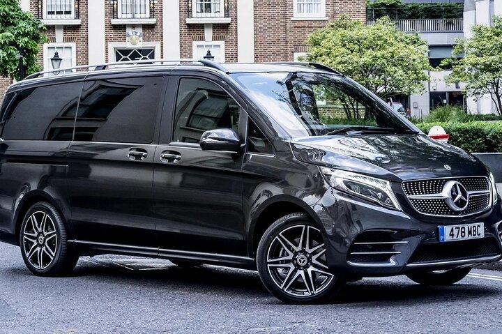 Mercedes Benz with Chauffer in Dubai for 10 Hours