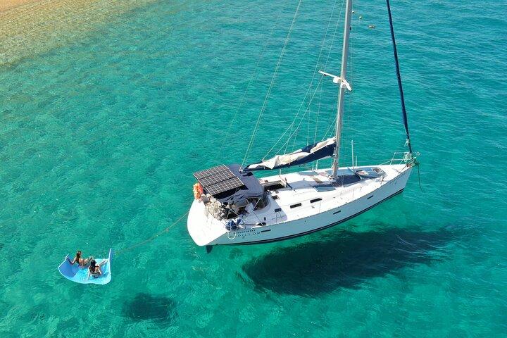 Private Sailboat tour in Cabo San Lucas with Papillon Yachts