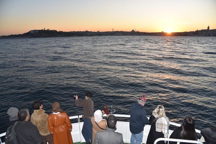 Enjoy Istanbul’s Bosphorus:2-Hour Daytime, Sunset & Night Cruises