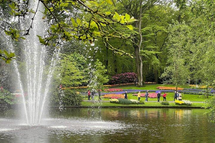 Amsterdam: Keukenhof Tulip Gardens and Giethoorn with Boat Tour