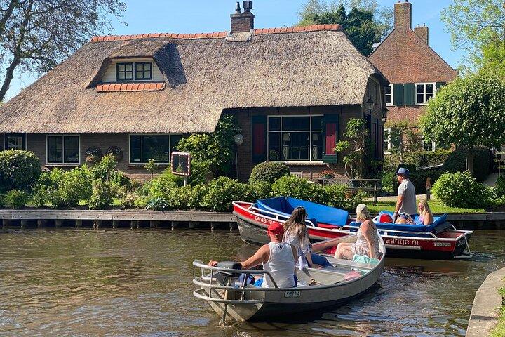 Amsterdam: Keukenhof Tulip Gardens and Giethoorn with Boat Tour