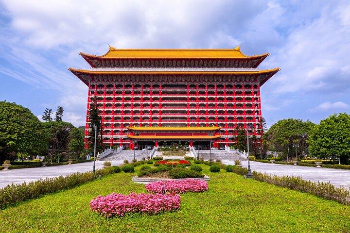 Tickets to National Palace Museum + Taipei City Private Tour 6H