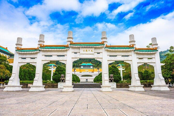Tickets to National Palace Museum + Taipei City Private Tour 6H