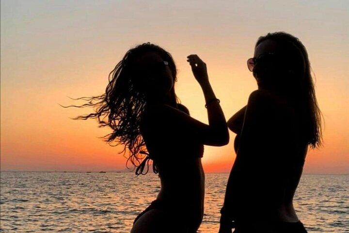 Shared Sunset Boat Cruise with Aperitif on Sorrento or Positano