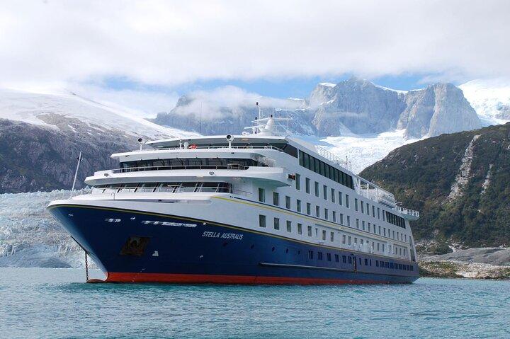 Glacial Cruise: Expedition from Ushuaia to Punta Arenas