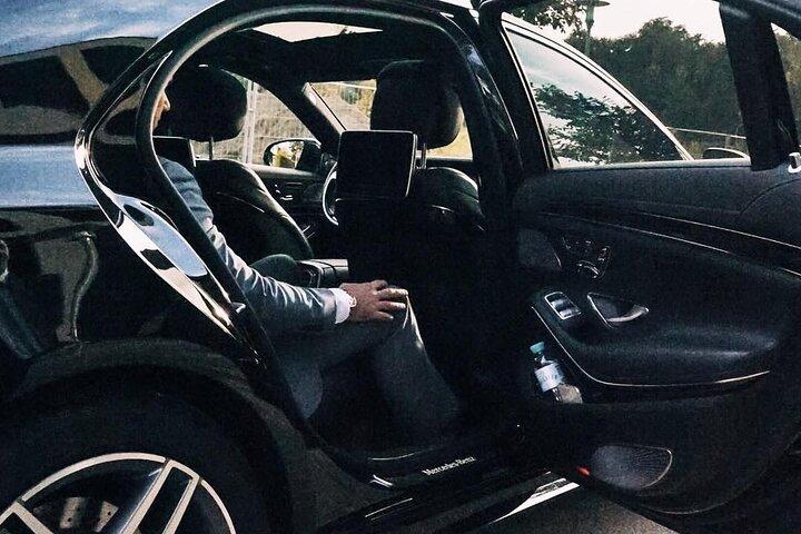Arrival Transfer: Airport BRU to Brussels by Business Car