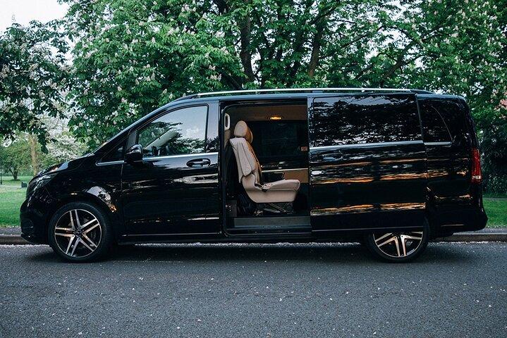 Private Transfer: Brussels Airport BRU to Brussels by Luxury Van