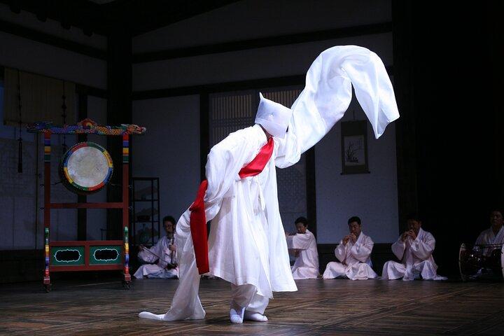 Seoul: "Gugak" Korean Traditional Music Museum&Concert Tour