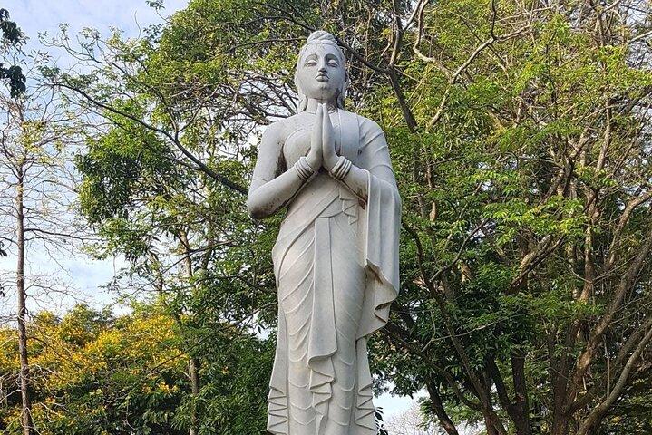 Colombo Self-Guided City Walking Tour & Scavenger Hunt