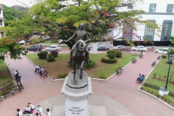Half Day Tour, Old City and Miraflores Locks