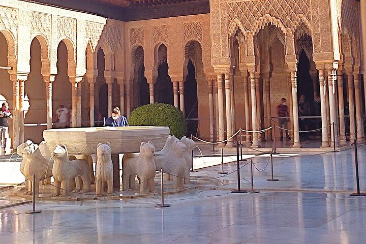 Private Tour to Alhambra with Guide (tickets not included)