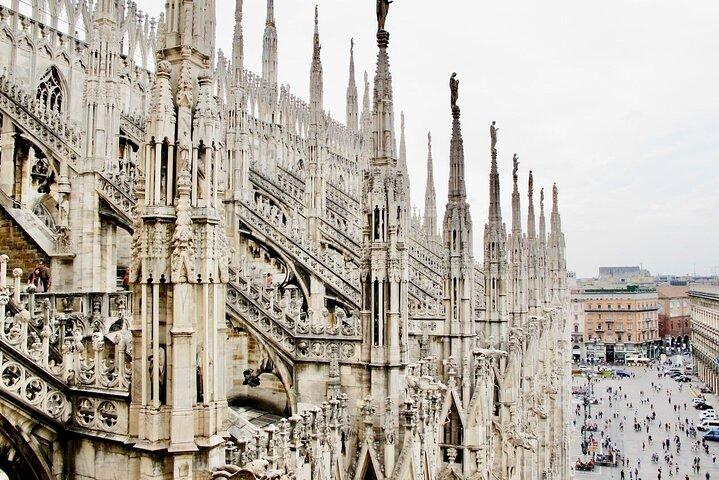 Skip the Line: Milan Duomo and Rooftop Tour for Kids and Families