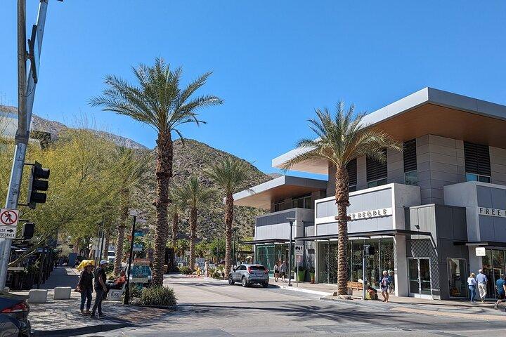 Palm Springs Scavenger Hunt Walking Activity and Game