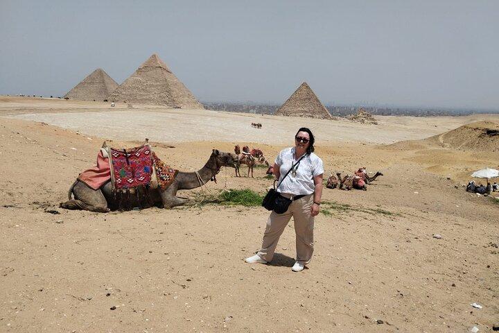 8-Hour Private Tour Pyramids, Egyptian Museum& Bazaars from Cairo