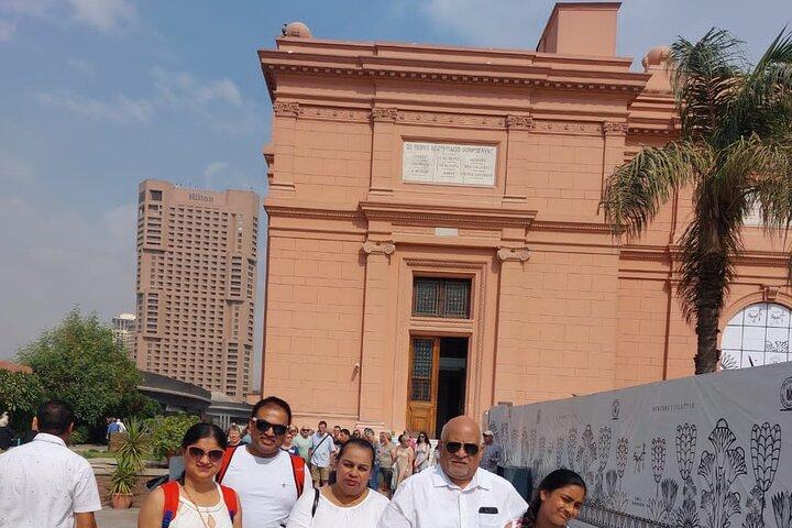 Cairo 8 Hour Private Tour of Pyramids, Egyptian Museum and Bazaar