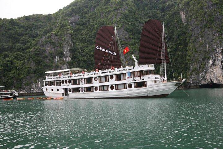 2 Days 1 Night Overnight on Cruise in Halong Bay