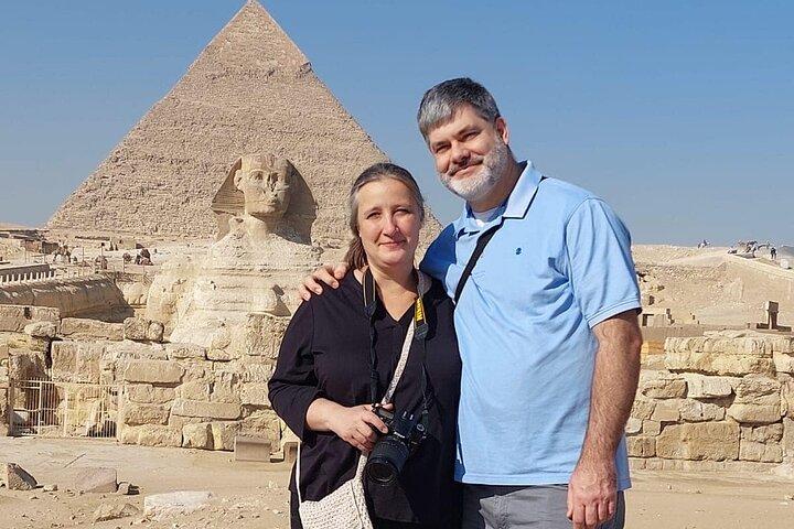 Top rated Giza Pyramids and Sphinx Tour from Cairo Airport