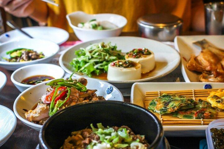 Seoul Private Tour: Palace, Bukchon, Insadong & Han River Cruise