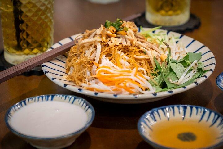 Saigon Evening Street Food Tour with 6 Dishes