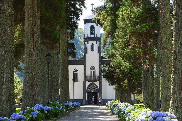 Guided tour of Sete Cidades & Lagoa do Fogo, lunch included