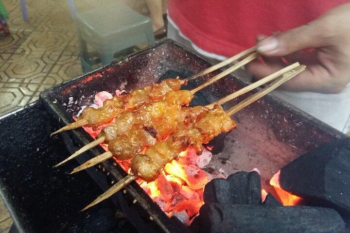 HANOI STREET FOOD TOUR with a real Hanoian foodie 3.5 hours