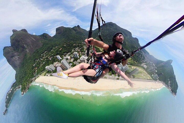 Paragliding in Rio De Janeiro with Video