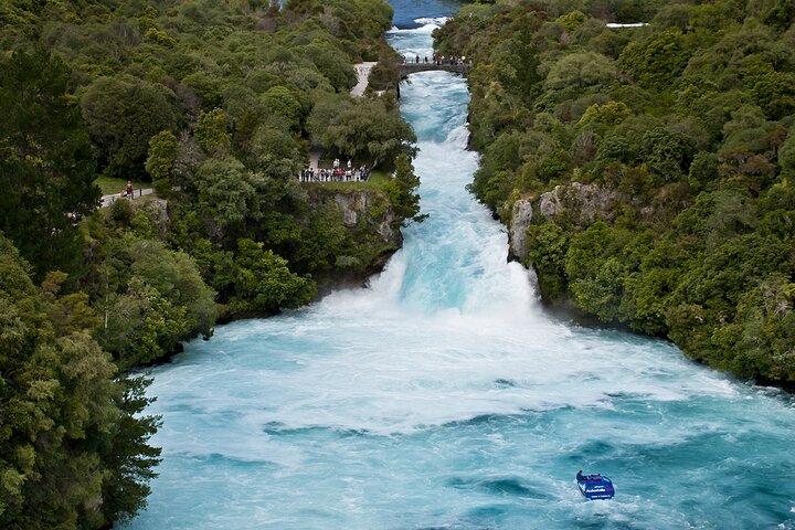 Hobbiton with Huka Falls and Hot Springs Day Tour