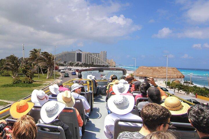 Hop-on Hop-off City Tour Cancun and Glass-Bottom Submarine