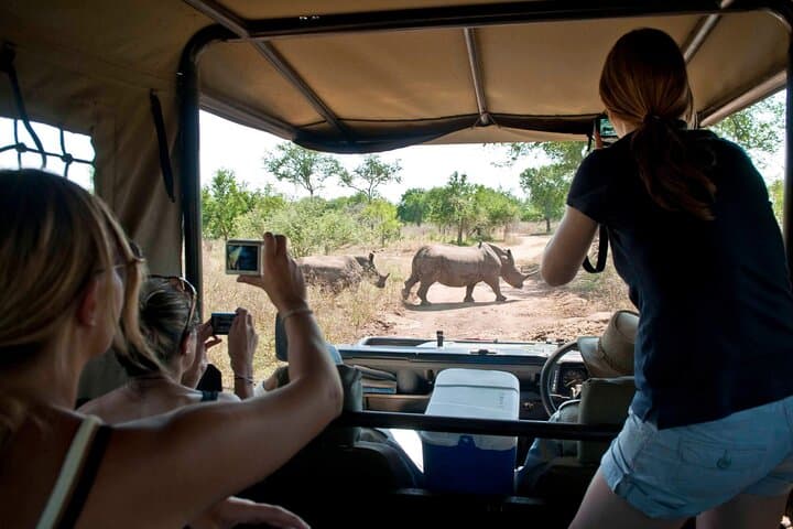 2Days Solio Ranch Luxury Safari by 4x4 Landcruiser Jeep
